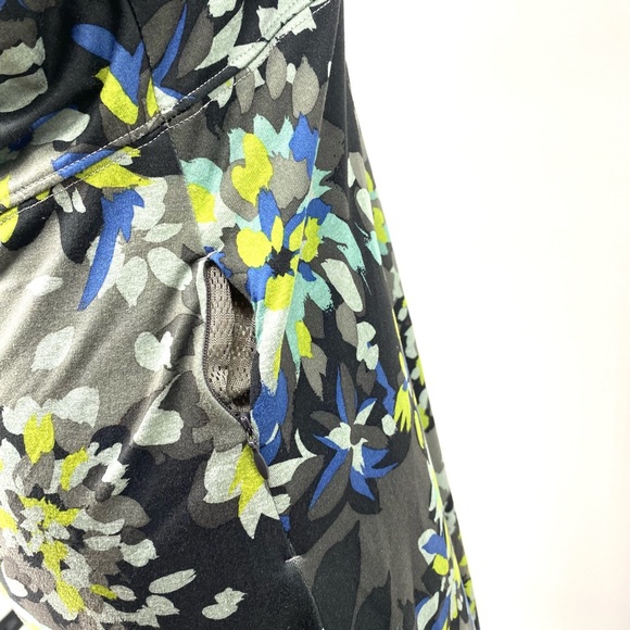 REI Sleeveless Flowered Dress w/pocket - Picture 3 of 4